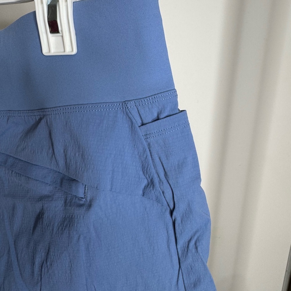 NWT ATHLETA Size 16 Light Blue Trekkie North Shorts. Has zipper pockets - Picture 4 of 9